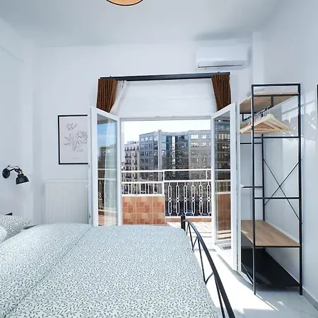 Vantage Apartment *
